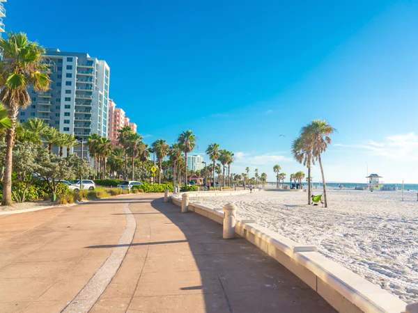 Hvit sandstrand ved Clearwater Beach i Florida