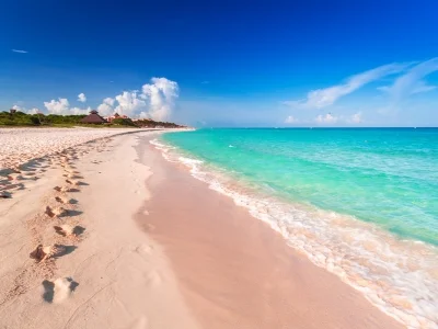 Fotspor i sanden på Playa del Carmen